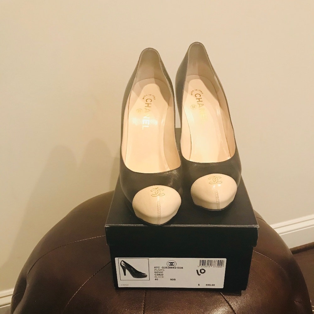 Chanel CC Pumps